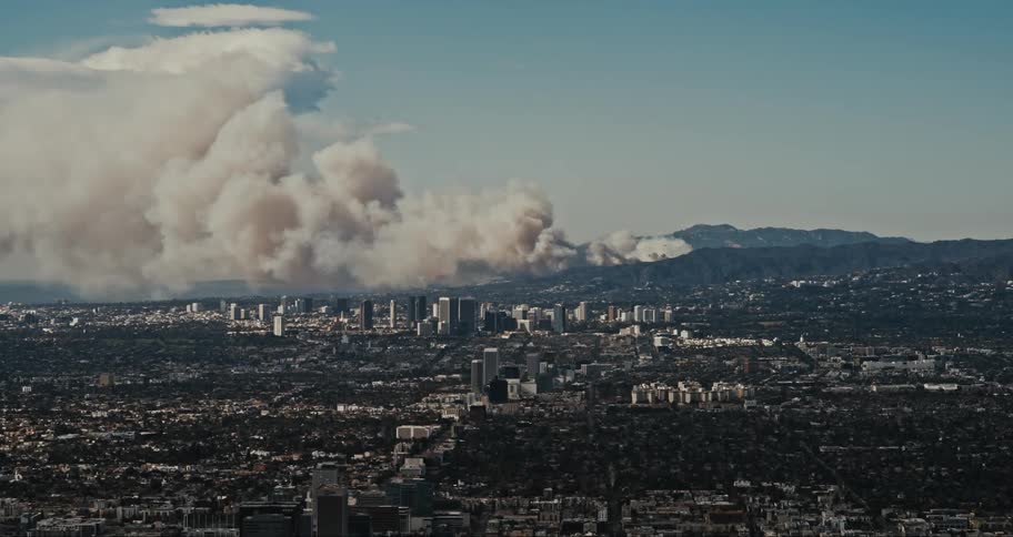 An aerial clip of the moment the Palisades Fire started in West Los Angeles
