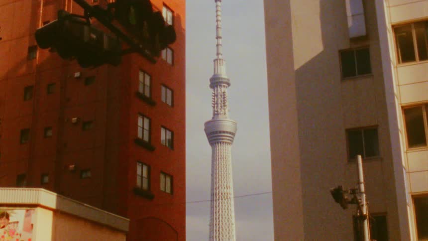 A tall needle shaped building is in the skyline