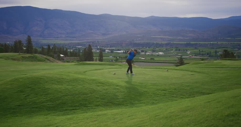 A clip of a golfer