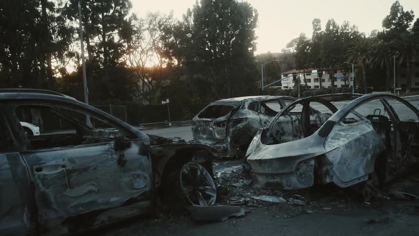 Three cars burned on the track