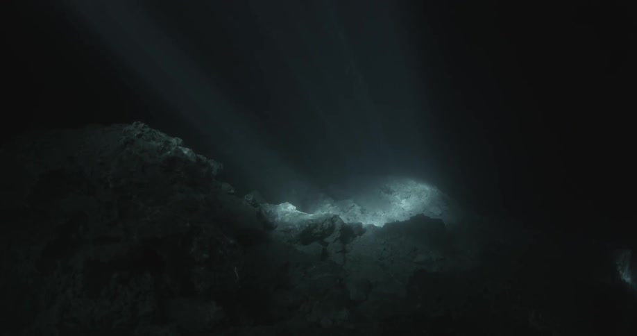 Light shining through the dark water to the ocean floor