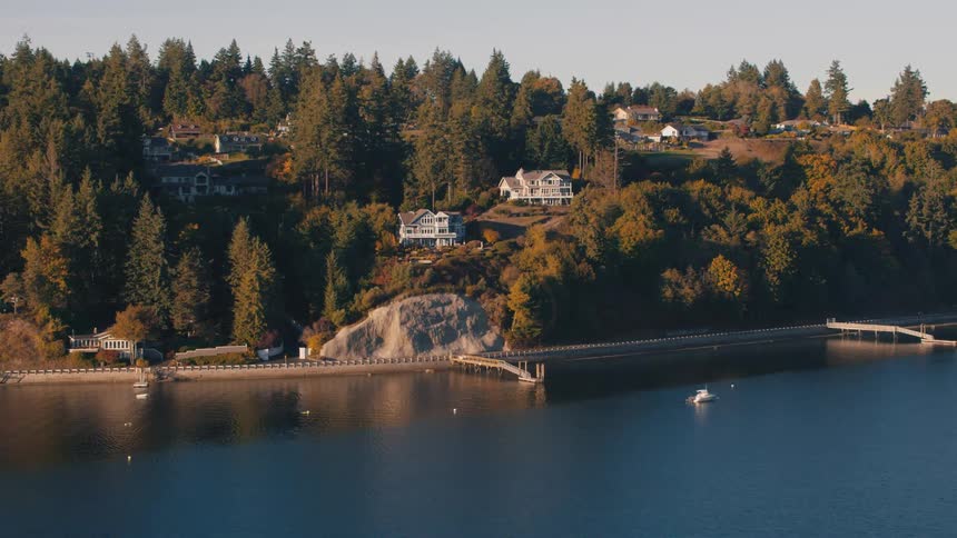 Mansions built on seaside hills