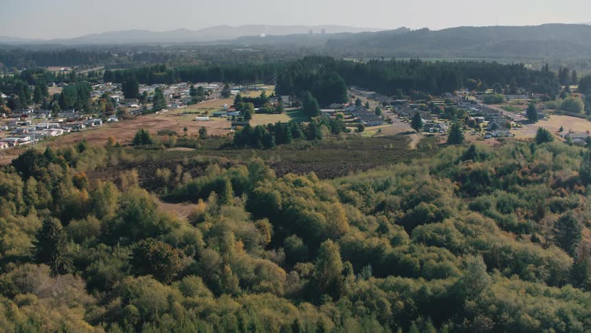 Panorama of a residential complex surrounded by vegetation and mountains on the horizon