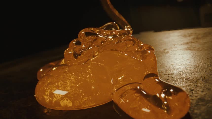 Melted glass is poured down in a drizzle