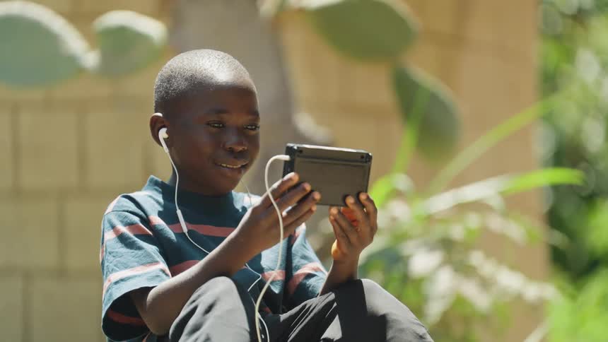 A clip of a phone operating await the color