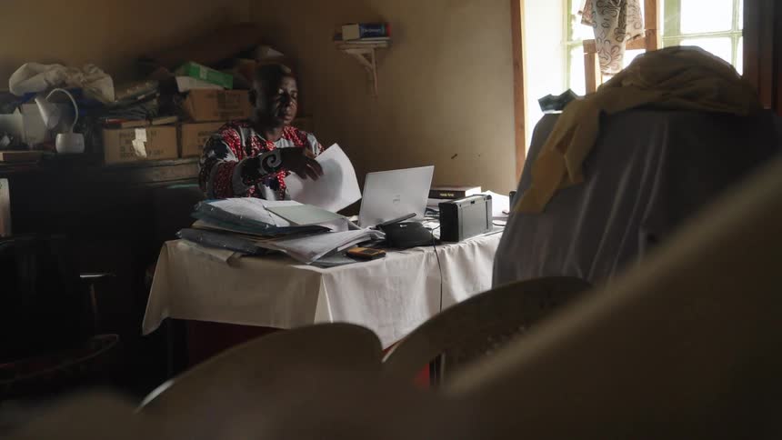 Man sitting in a room and organizing documents in a folder