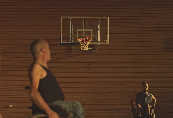 People in wheelchairs are playing basketball