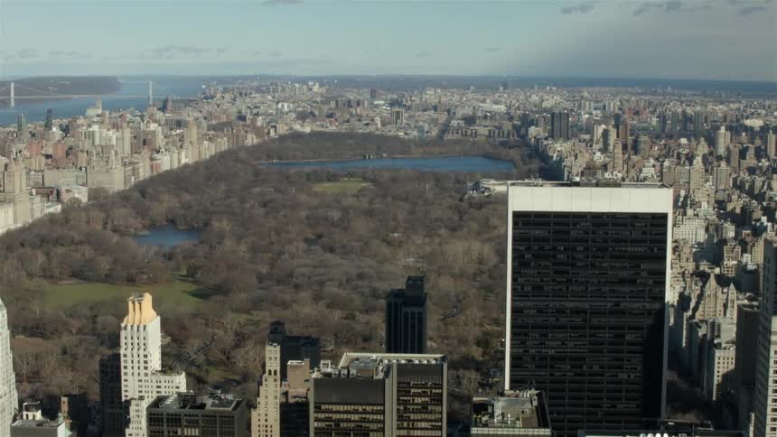 There is a large park in the middle of manhattan below