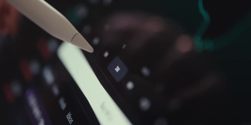 A stylus switches between different time frames for a stock market chart on a tablet screen