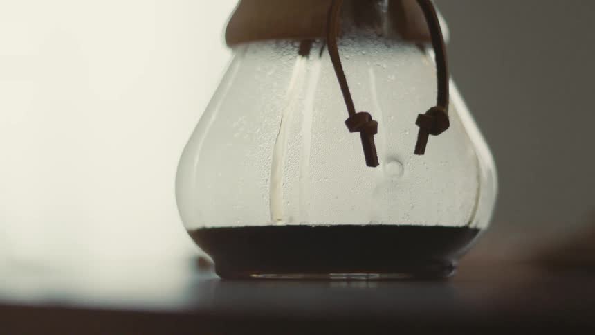 Glass coffee maker with condensed water on top