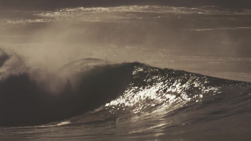 Big ocean waves are moving through the water with force