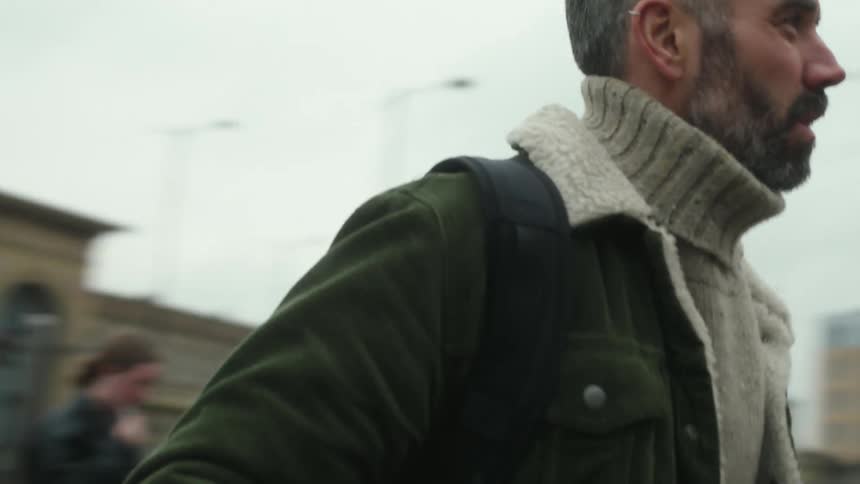 A man travels with his luggage in the city