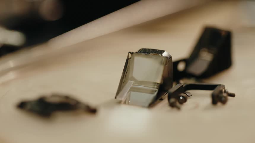 Metal parts and optical components are arranged on a clear surface