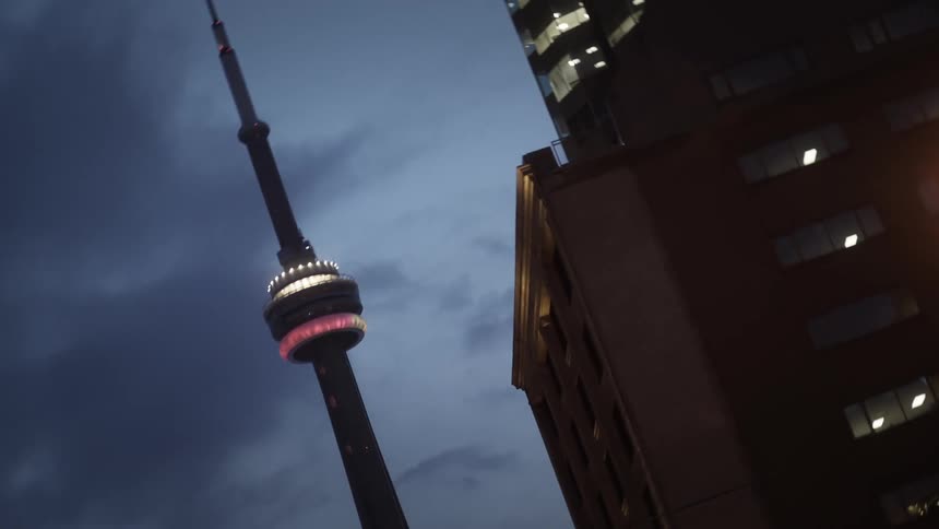 Cn tower in a metropolis on a cloudy day