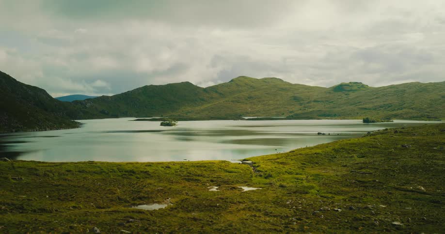 Landscape of a lake surrounded by green mountains