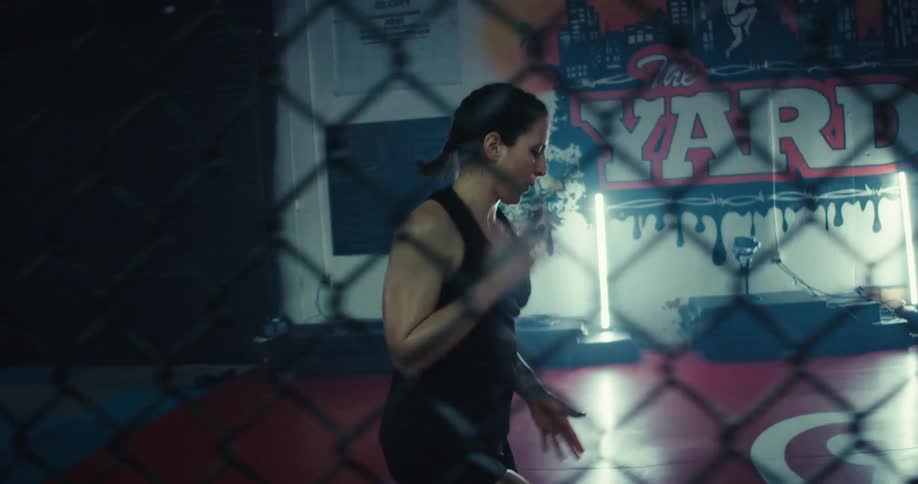 A woman is racing in place in the gym