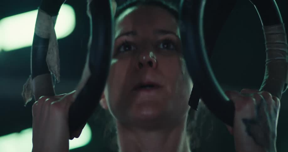 A footage of a lady doing pull ups