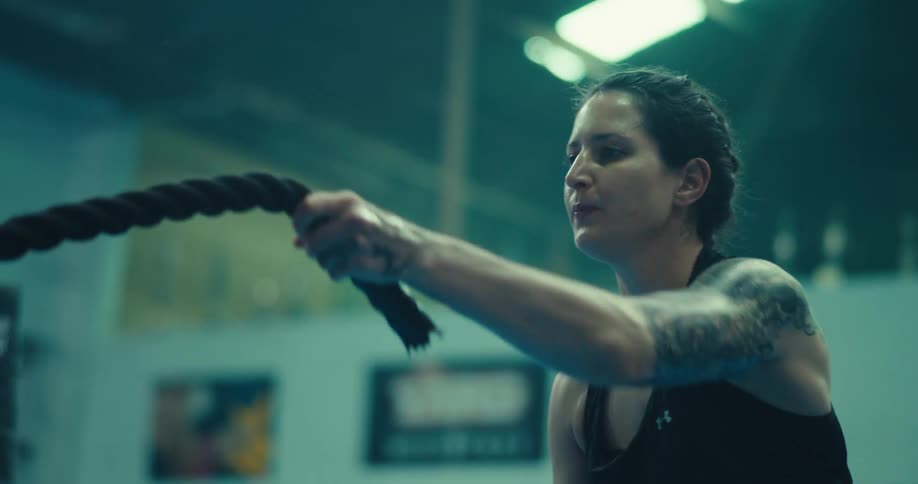 Woman doing cardio by hitting ropes