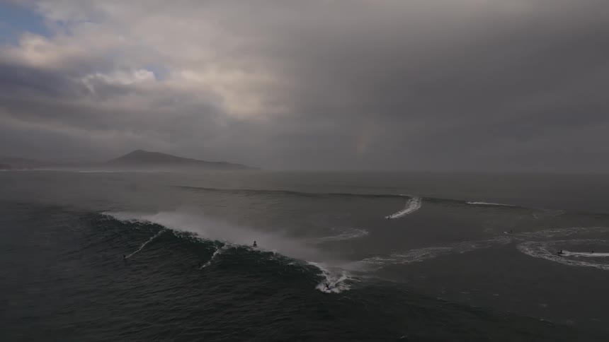 People are riding jet skis in the ocean