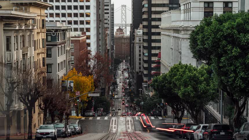View of a city with a lot of traffic on the street