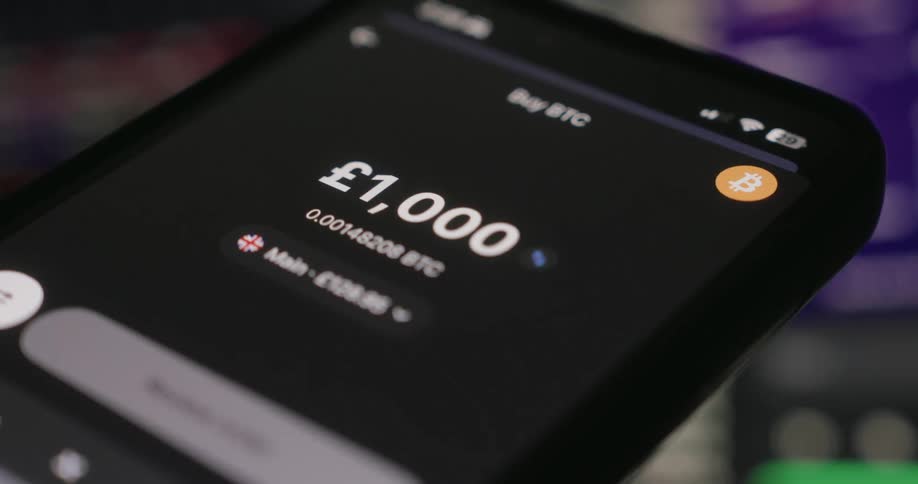 An amount of money is typed into the app on the phone