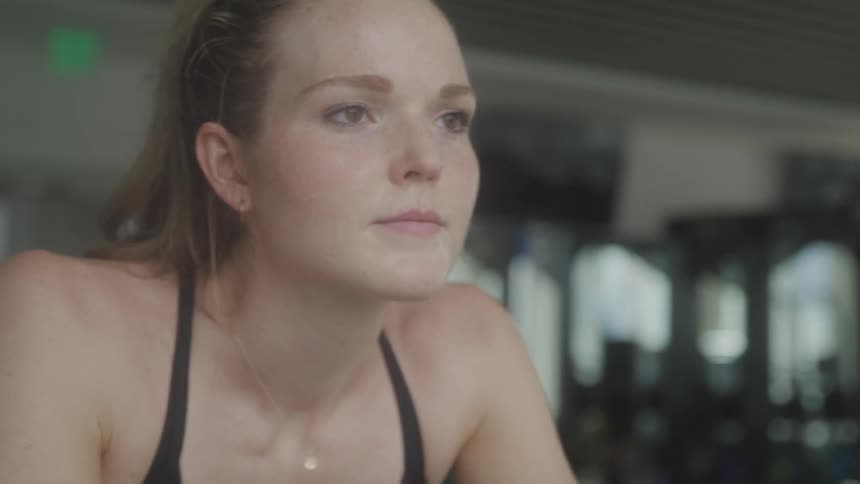 A footage of a lady working out in the gym