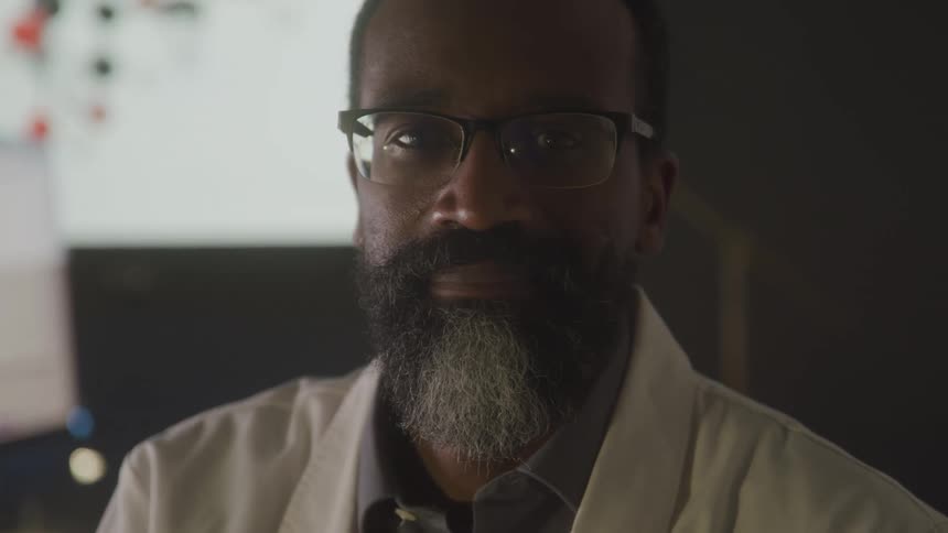 A man is in front of a monitor in the office