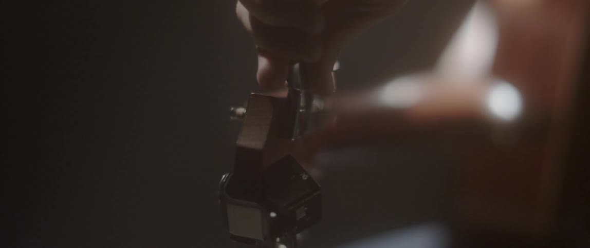 A person adjusts the knob on a guitar