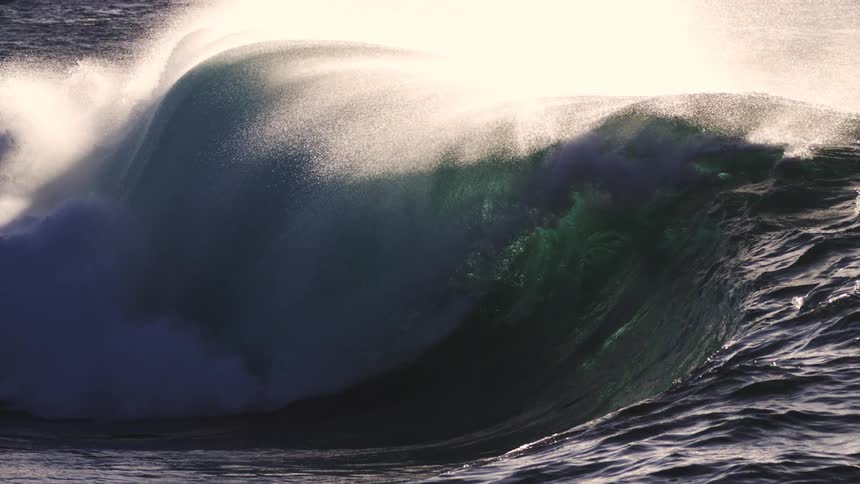 Extreme slow motion of wave crashing in the ocean