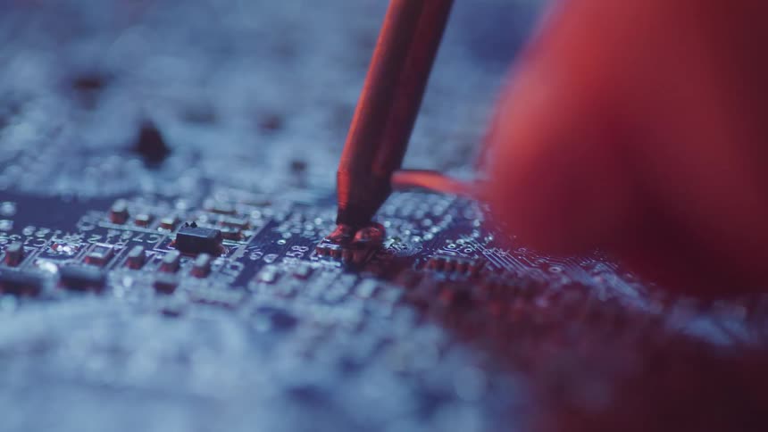 Soldering a wire to an electronic chipboard