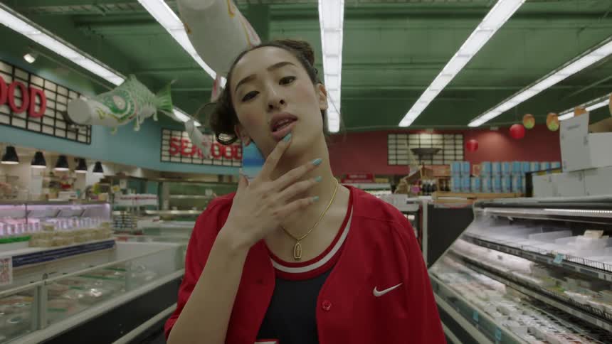 Woman standing on the middle of a grocery store