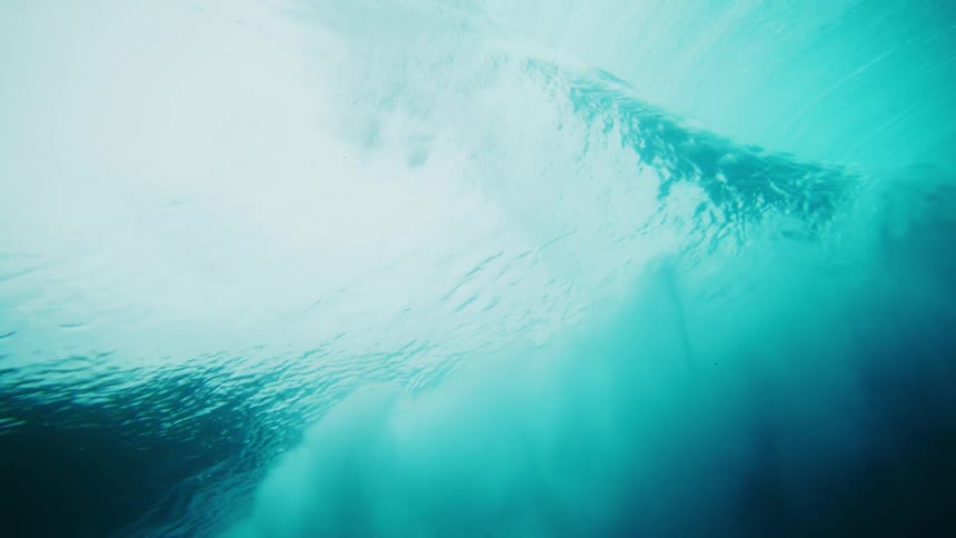 Tubular wave breaking in the ocean with an underwater view