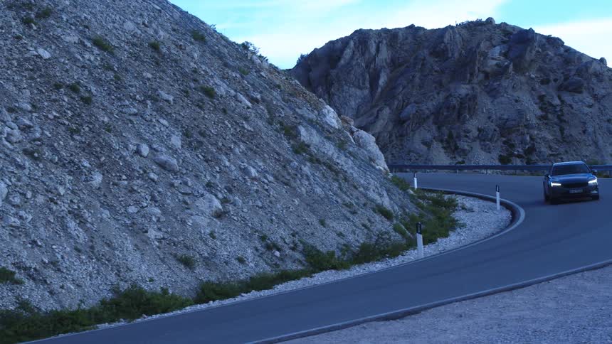 The car turns on the winding road