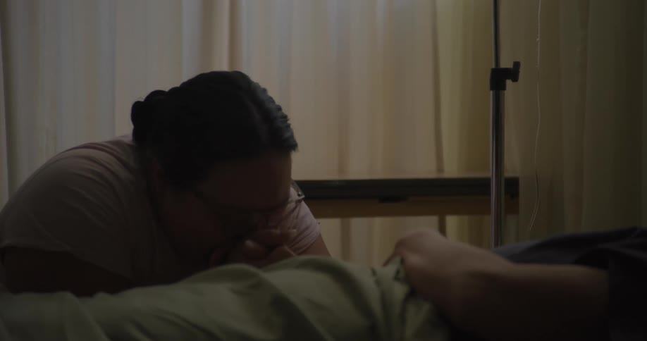 Woman crying while accompanying a person hospitalized