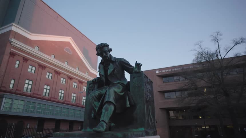 Edgar allan poe statue in baltimore