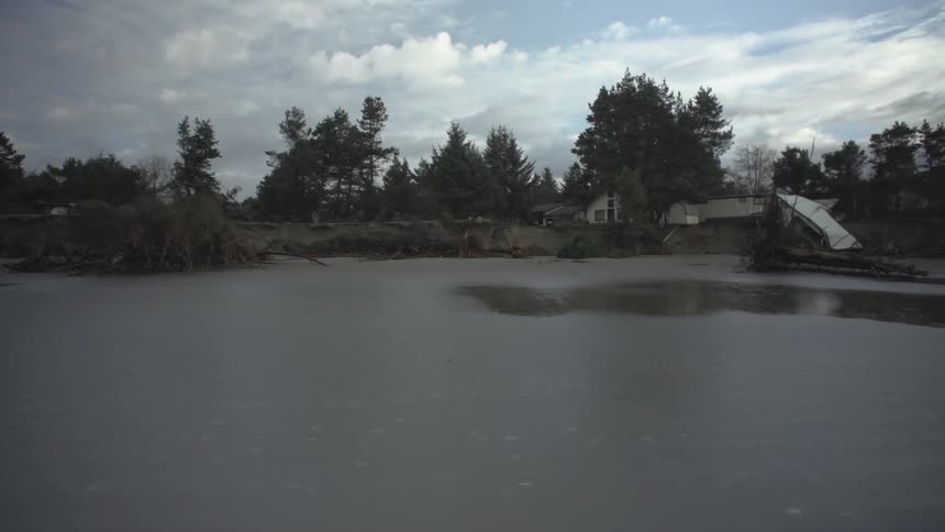 View of a lake, houses and trees on a cloudy day