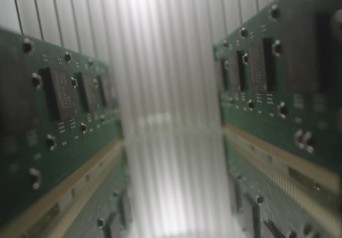 Ram memory sticks are positioned parallel to each other on a reflective surface creating an optical tunnel effect