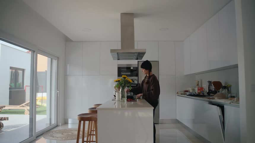 Woman cooking in the kitchen