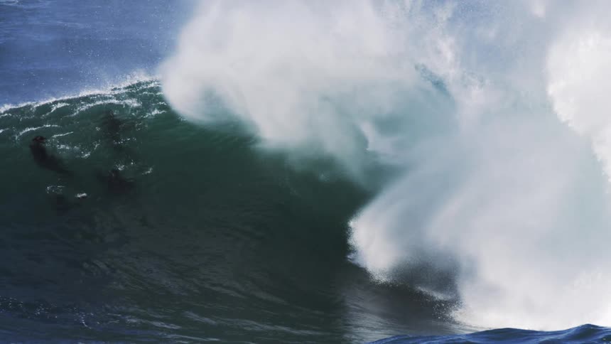 Slow motion of a large wave crashing in the ocean