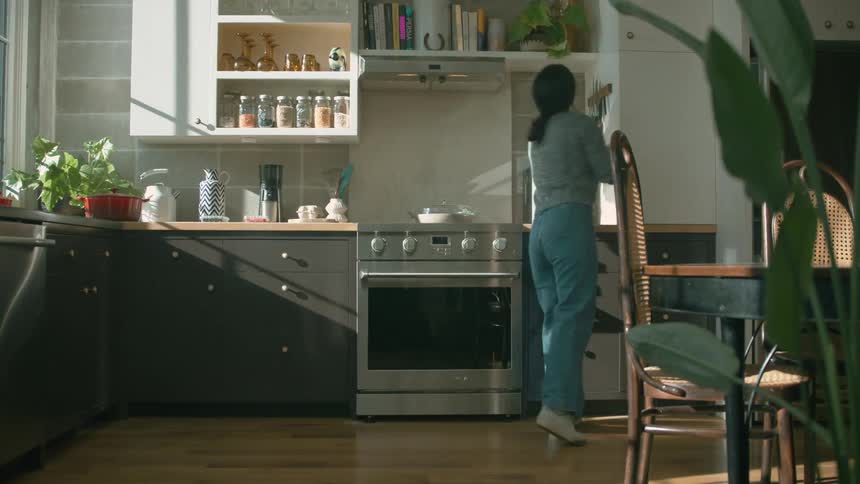 Woman cooking in the kitchen
