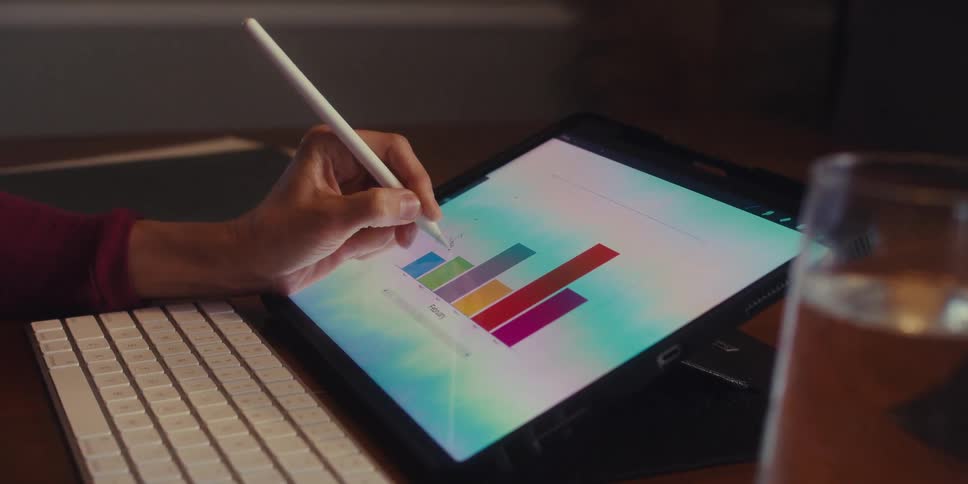 Woman writing on a tablet while working on a project
