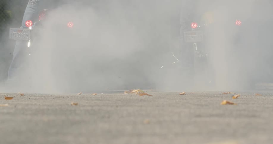 Tires of two motorcycles burn the payment