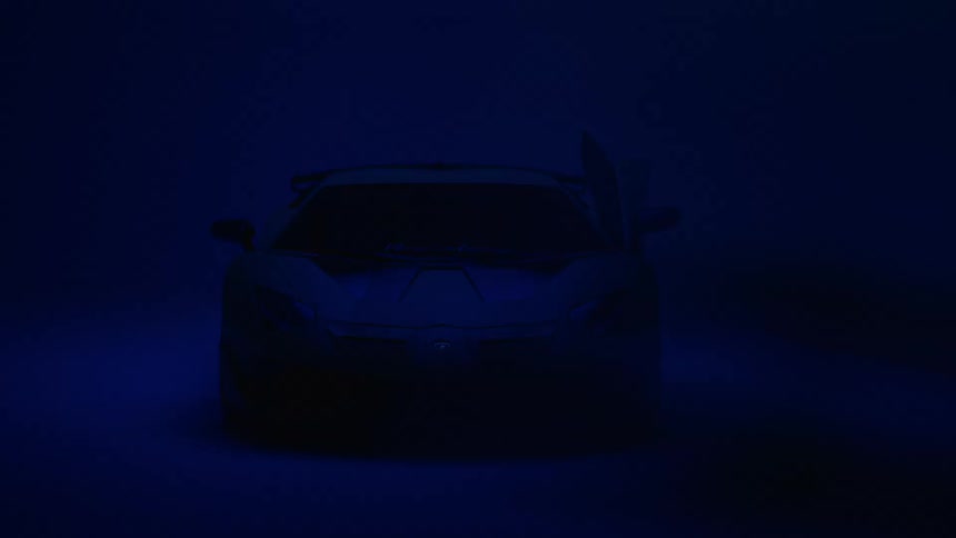 Lights flash on the car in the dark