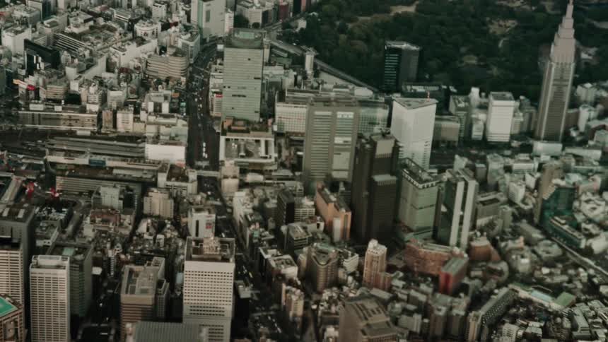 A park is at the center of a large city