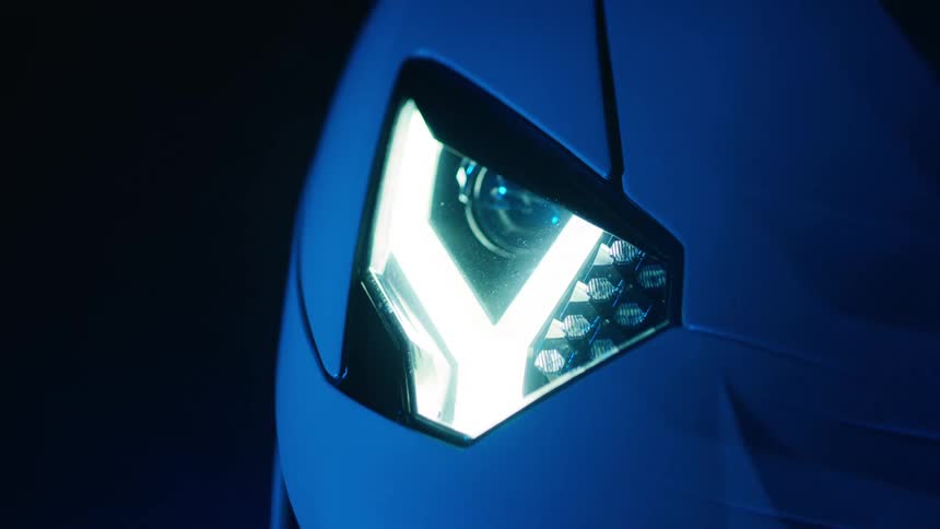 Row of overlapping headlights vanish to show a single headlight