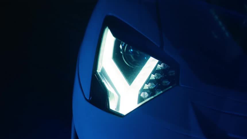 The car headlight goes out of focus