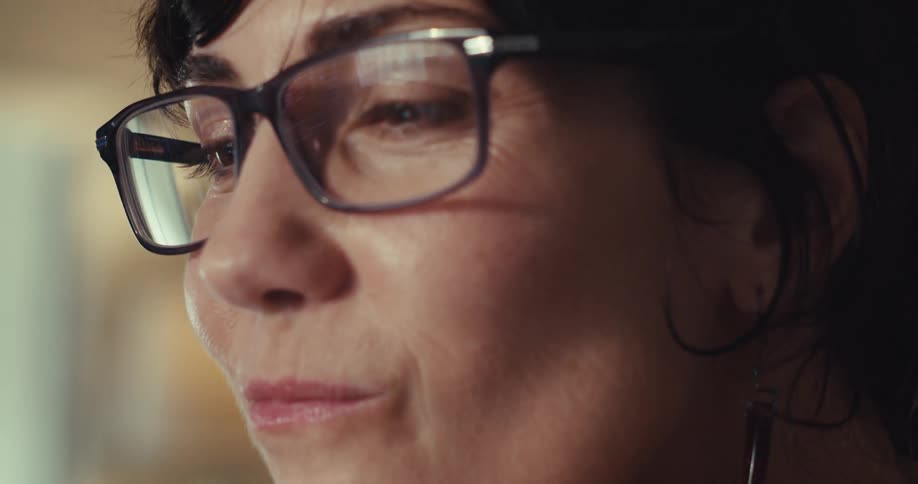 A woman nods her head with a pen in her hand