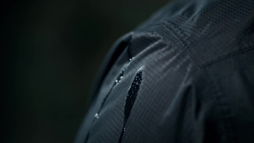 Water drips onto a fabric and rolls down