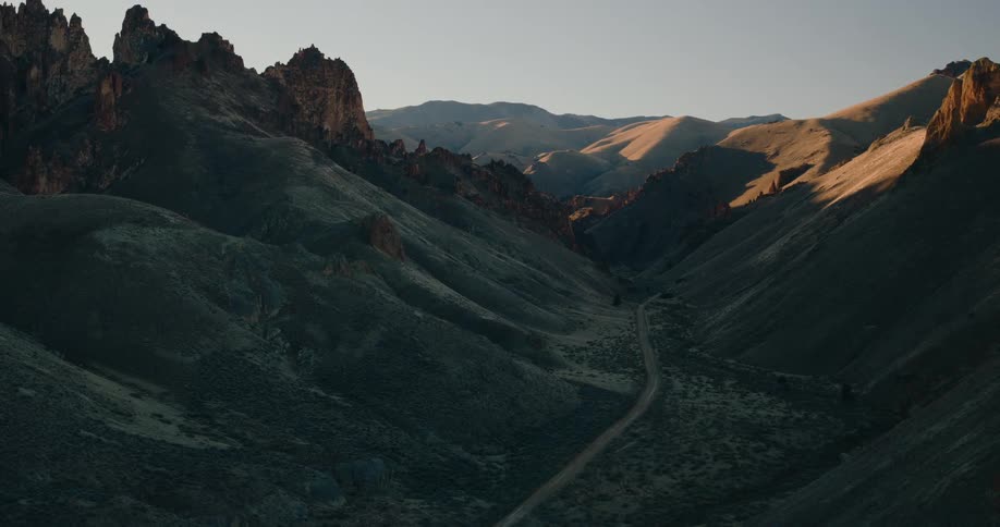A road goes through a valley in the mountains