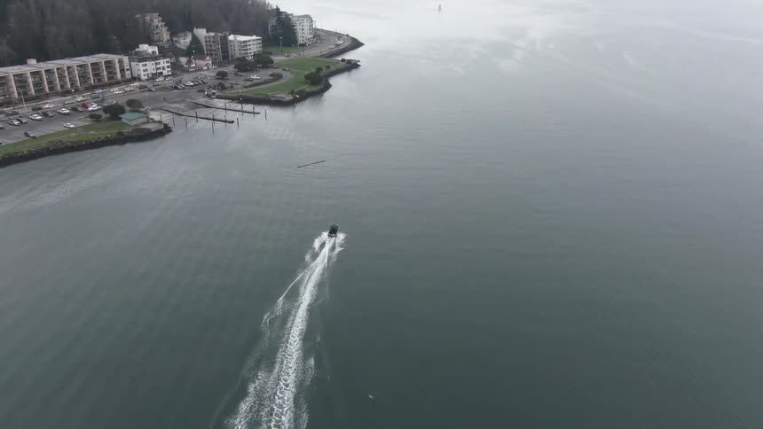 A speed boat heads towards the shore